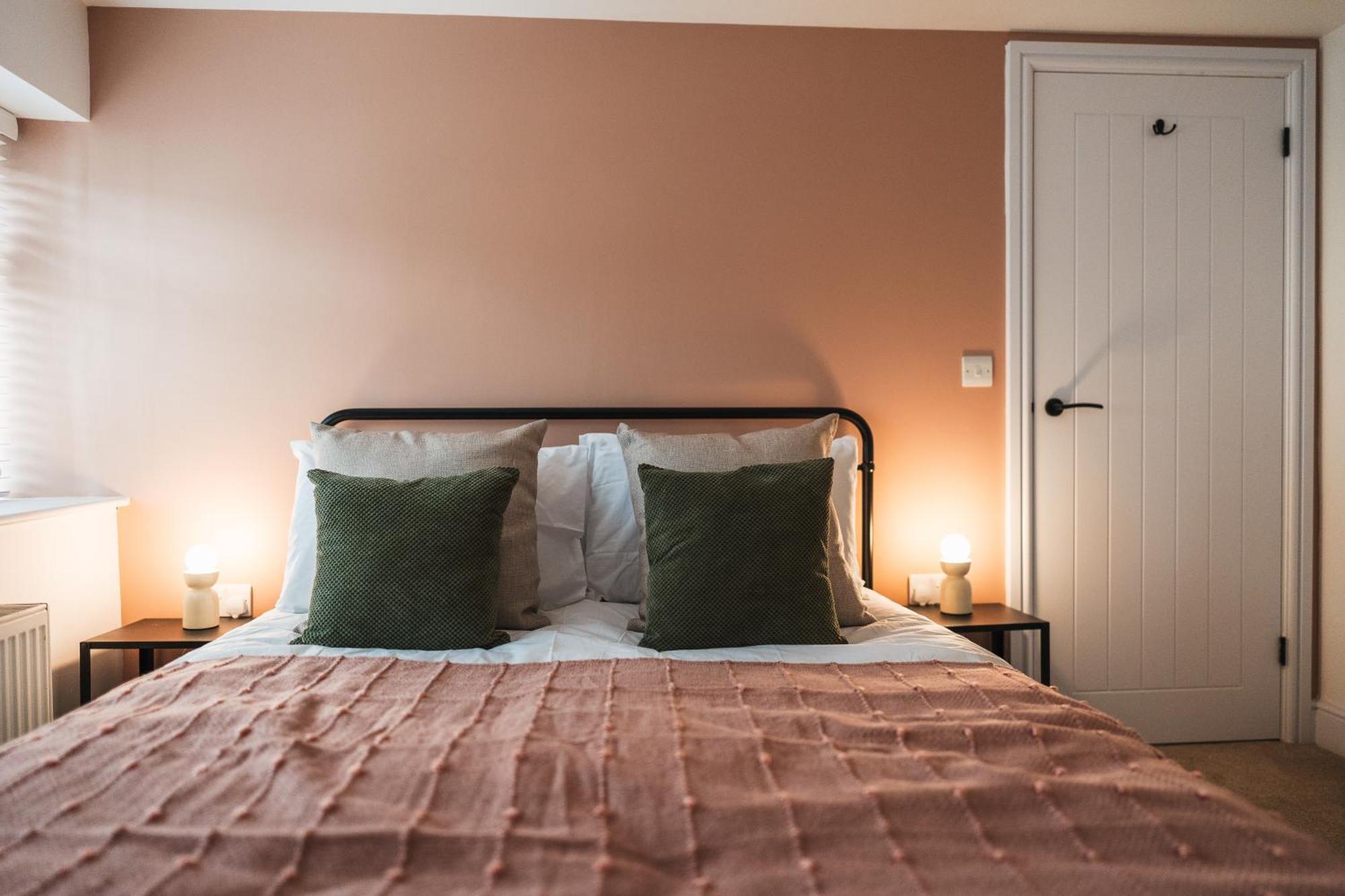 Feature Stone, Stunning Apartment, 2 X King Beds And Single, Sleeps 5 Castle Cary Eksteriør billede