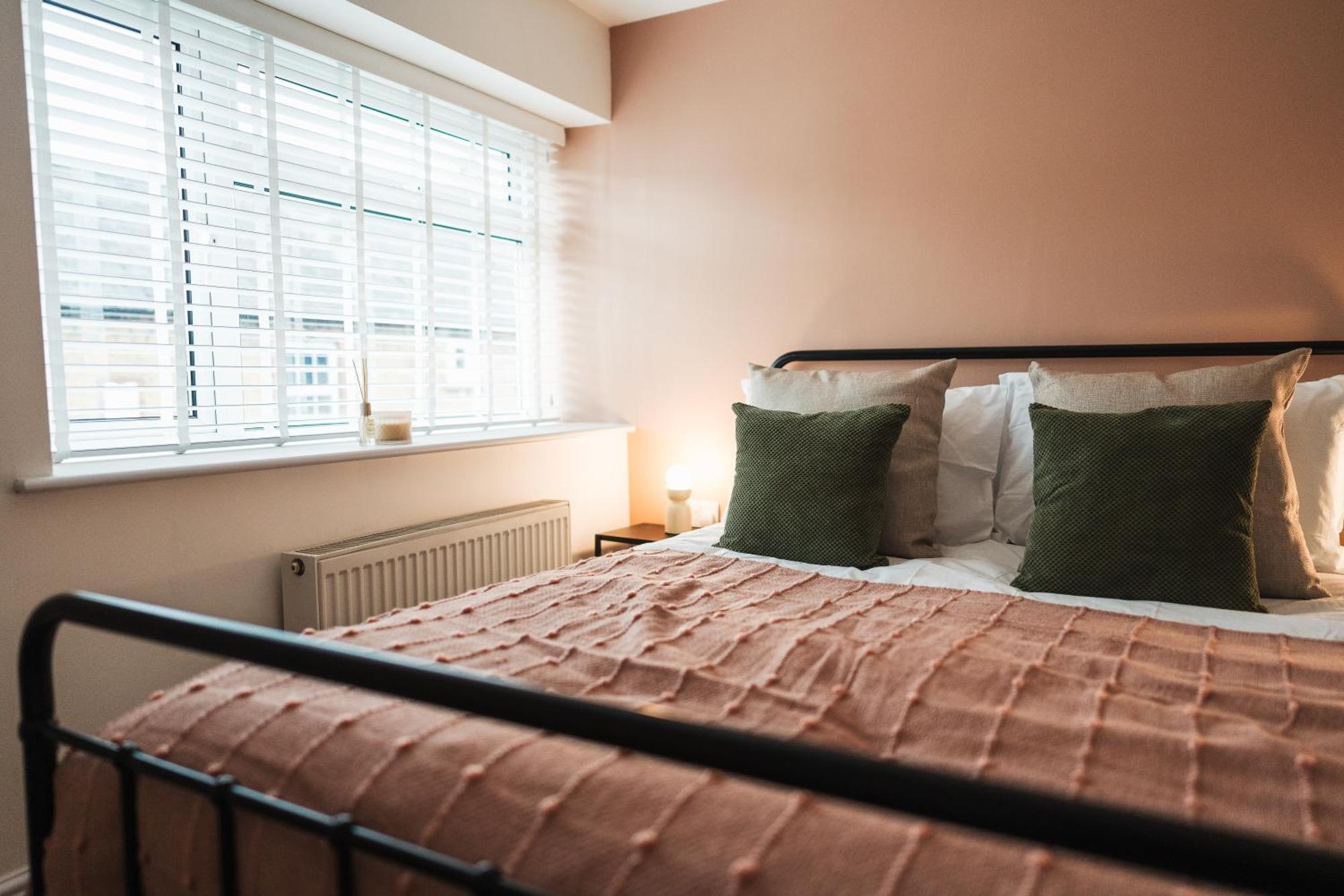 Feature Stone, Stunning Apartment, 2 X King Beds And Single, Sleeps 5 Castle Cary Eksteriør billede